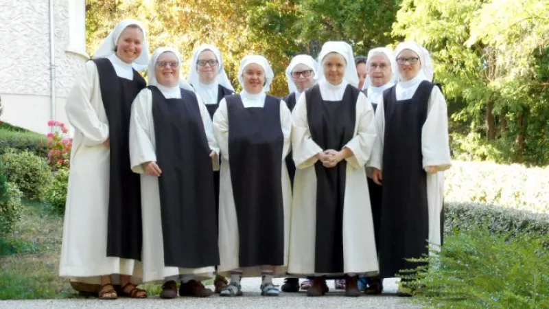 Petites sœurs disciples de l'Agneau