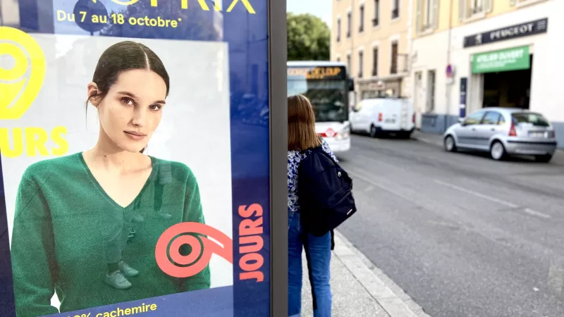 2020 Clotilde Dumay - Une publicité dans les rues de Lyon