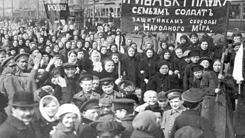 Wikimédia Commons - Manifestation en Russie durant la révolution de février 1917