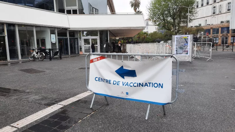 RCF 2021 - Le centre de vaccination du Palais des Festivals à Cannes.