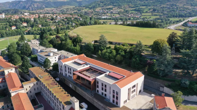 L'ehpad psychiatrique Marie Pia est installé sur les hauteurs de l'hôpital Sainte-Marie à l'entrée du Puy / Photo drone fournie par l'hôpital