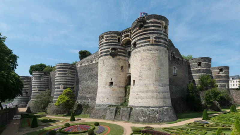 Dans les Pays de la Loire, la saison touristique a été meilleure cet été qu'en 2020, avec une hausse de fréquentation, notamment au château d'Angers (photo).©Wikipedia
