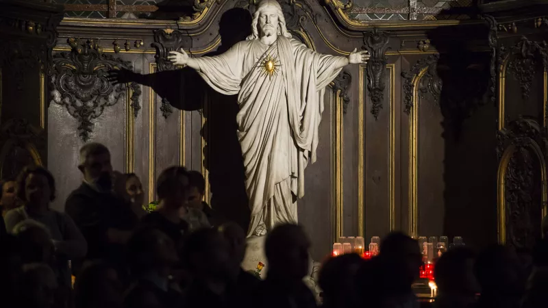 Statue du Christ avec le Sacré-Cœur dans l'église Saint-Sulpice à Paris ©Corinne SIMON/CIRIC