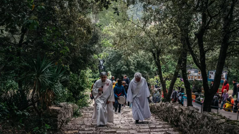 "Pour vous qui suis-je ?" Jésus nous invite à le chercher et marcher à sa suite ©Jean-Matthieu GAUTIER/CIRIC