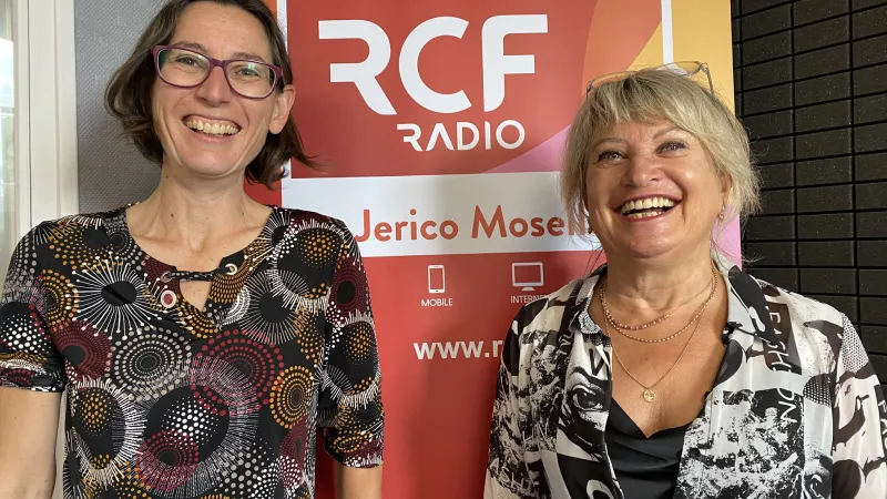 Les sourires de Laetitia LHERMITE et Lysiane GAST dans les studios de RCF à Metz