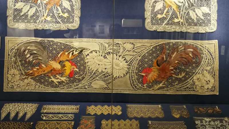 Cantonnière au combat de coq