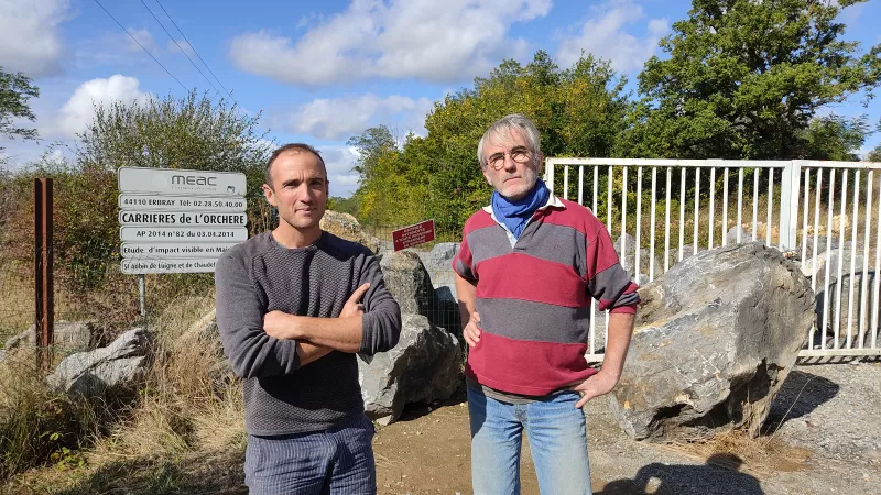 Membres de l'association Nature et patrimoine du Layon, Thibaut Caron et Gilles Neau militent cotre la réouverture de la carrière de l'Orchère. ©RCF Anjou