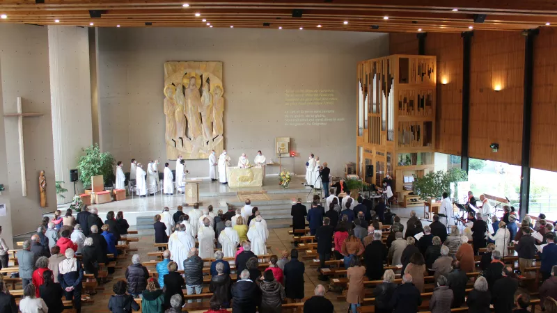 Messe d'ordination diaconale en l'église Sainte-Bernadette d'Annecy