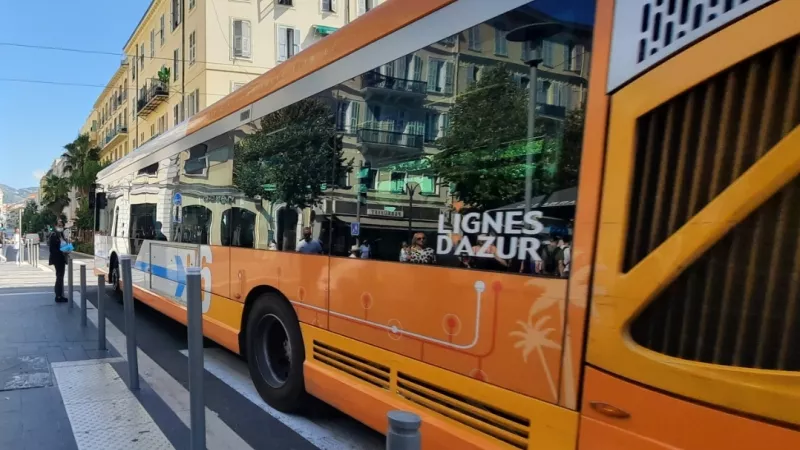 Un bus du réseau Lignes d'Azur - RCF