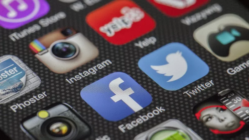 Après les révélations d'une lanceuse d'alerte, le Congrès américain veut réguler Facebook et les réseaux sociaux.