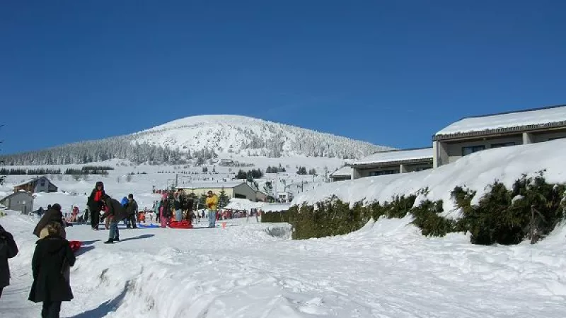 Les Estables proposent 96 kilomètres de pistes de ski de fond et 9 pistes de ski alpin. ©RCF Haute-Loire