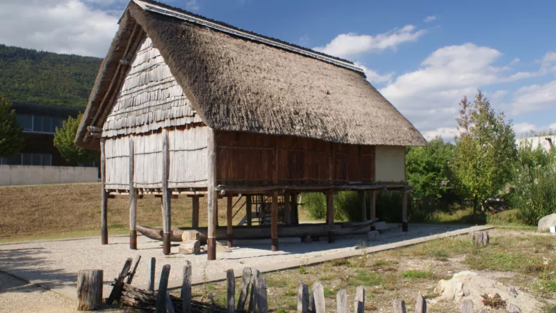 ©wikipedia.org - 2021 - Les sites palafittiques de Clairvaux-les-Lacs et Chalain sont inscrits au patrimoine mondial de l'Unesco depuis 2011