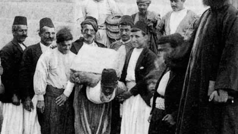 Des maronites construisant une église dans la région du Mont Liban en 1920 / Wikimedia Commons