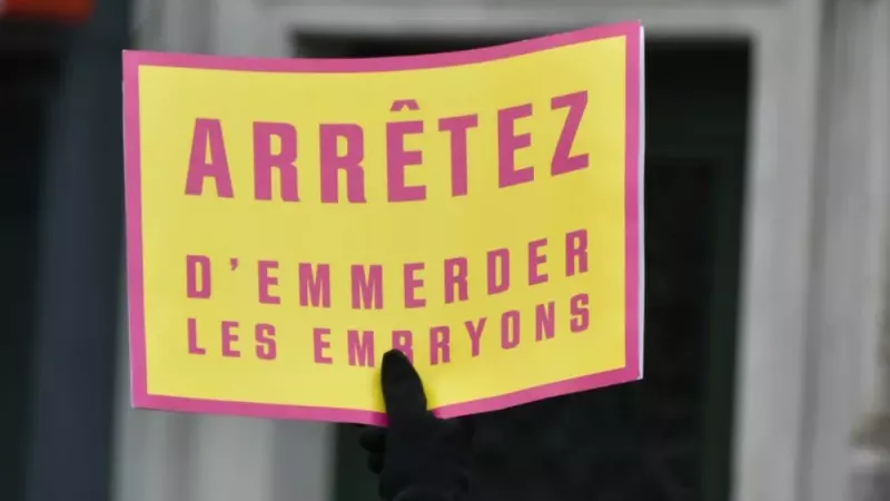 Pancarte brandie lors de la marche pour la vie du dimanche 16 janvier 2022 à Paris - © @MarchePourLaVie
