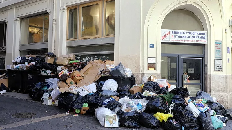 Marseille vit une troisième grève du ramassage des poubelles ©Robert Poulain