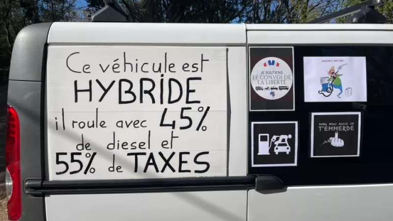 Sur les réseaux sociaux, certains provençaux et azuréens ont décorés leurs véhicules avant le départ pour Paris - Capture Facebook