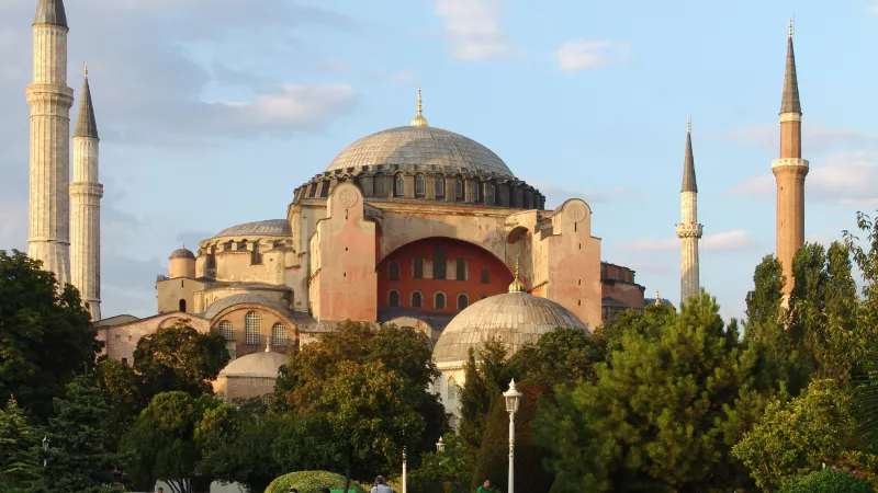 Ancienne église byzantine, devenue mosquée ottomane puis musée, Sainte-Sophie (ici en 2006) est redevenue une mosquée en juillet 2020  ©Sean SPRAGUE/CIRIC
