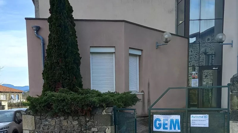 Le GEM autisme 43 est installé dans les locaux de l'ancienne école de Mons sur les hauteurs du Puy-en-Velay