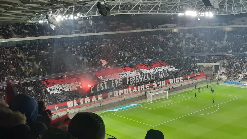 Les supporters niçois à l'Allianz Riviera lors du match face au FC Versailles - RCF