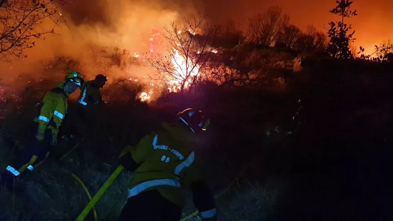 Le feu de Saint Vallier de Thiey dans la nuit du 26 au 27 mars - crédit photos Sdis 06 C.sartor