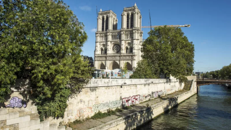 Les cloches de la cathédrale Notre-Dame de Paris sonneront à midi - Corinne SIMON CIRIC