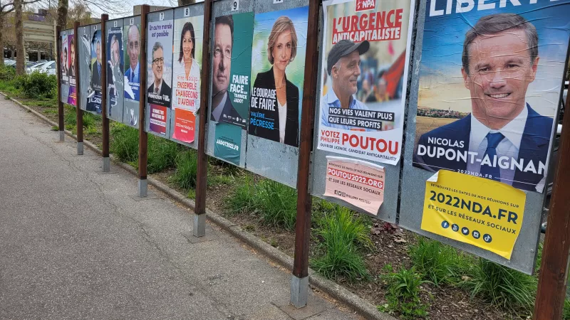 Les affiches électorales des 12 candidats; ©RCF Haute-Savoie 