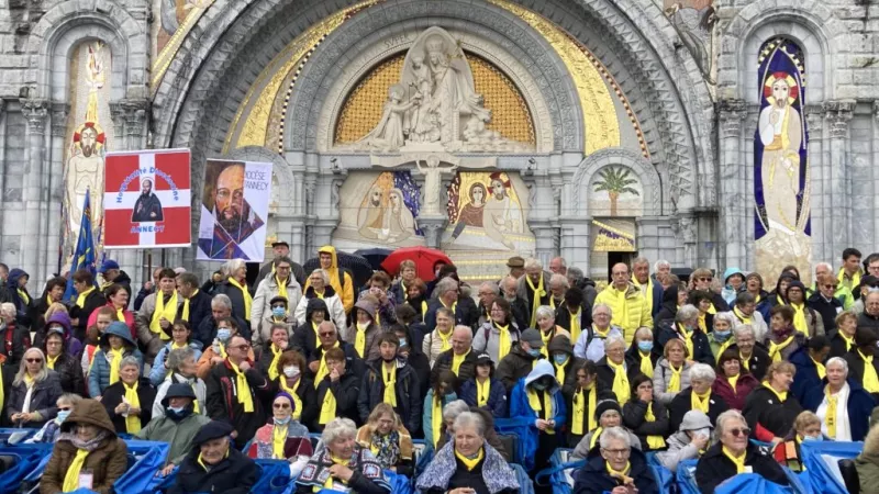Une partie des pèlerins de Haute-Savoie au pèlerinage diocésain 2022 à Lourdes