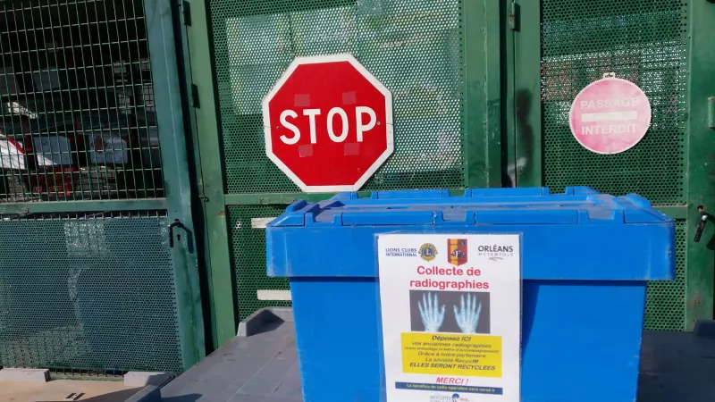 Des bornes de collecte sont placées un peu partout dans la métropole (Lions Orléans Les Tourelles) 