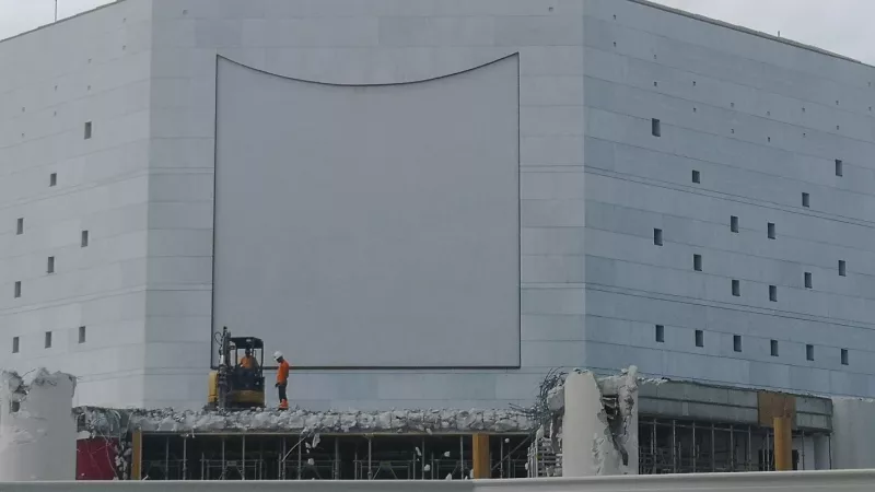 Le théâtre de Nice désormais bâtiment désaffecté est mangé par les coups de pelleteuse - Photo RCF