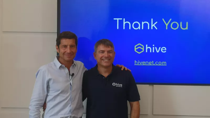 David Gurlé, fondateur de Hive, a présenté son projet en présence de David Lisnard, maire de Cannes. Photo RCF