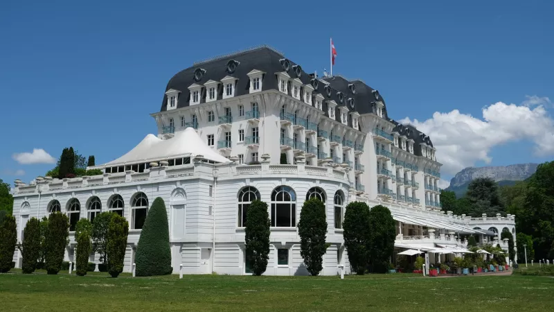 L'Impérial Palace d'Annecy comporte le casino, l'hôtel, et le centre des congrès ©Flickr