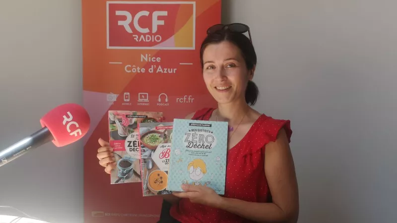 Stéphanie Faustin dans le studio de RCF Nice Côte d'Azur - Photo : RCF Nice Côte d'Azur 