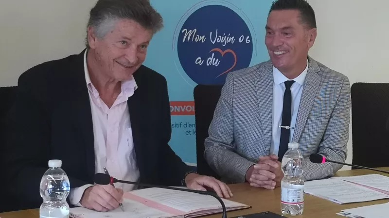 Jean-Pierre Dermit, maire de Biot et Sébastien Martin directeur de l'autonomie  au département des Alpes-Maritimes - Signature de la convention