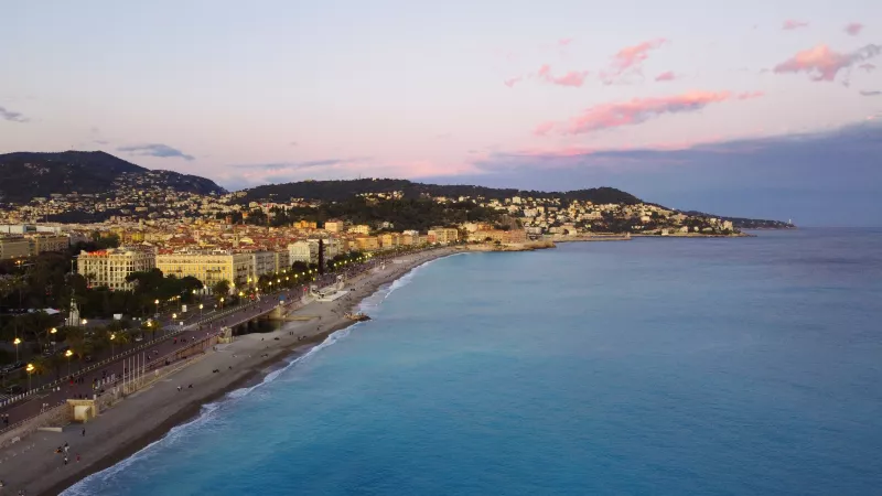 La mer, à Nice - Photo by Lazar Krstić on Unsplash