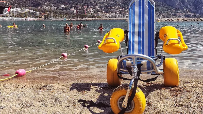 Tire-à-l'eau plage des Sablettes à Menton - Photo : RCF Nice Côte d'Azur 