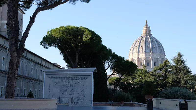 Vue sur la basilique Saint-Pierre depuis le perron des musées du Vatican, ancienne résidence du Pape @Nina Pavan