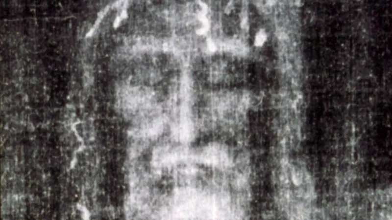 Négatif du visage du linceul de Turin (1898) © Wikimédia commons