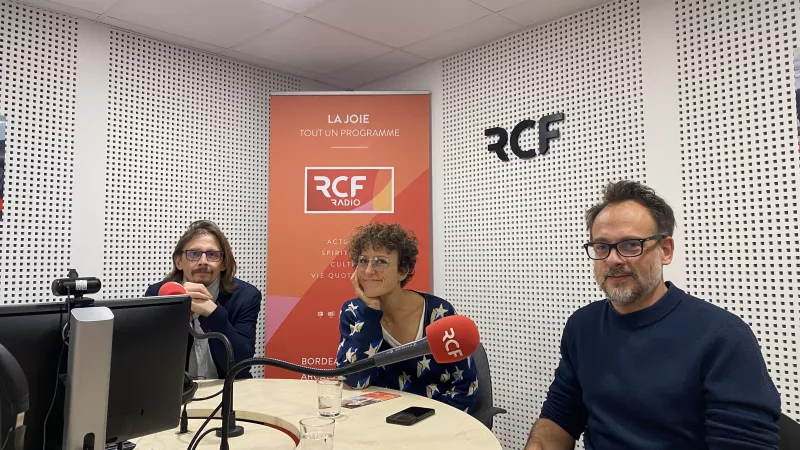 De gauche à droite : Arnaud Schwartz, directeur de l'IJBA, Anne-Sophie Novel, journaliste indépendante, et Simon Barthélémy, rédacteur en chef de Rue89 Bordeaux