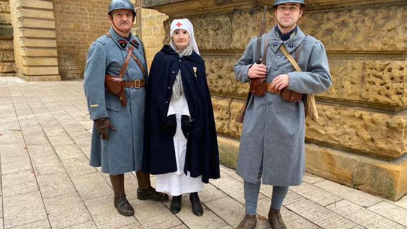 Comédiens en tenues d'époque Porte Serpenoise à Metz 