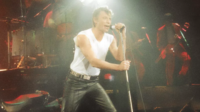 Johnny lors du Zénith 1984. © Wikipedia.