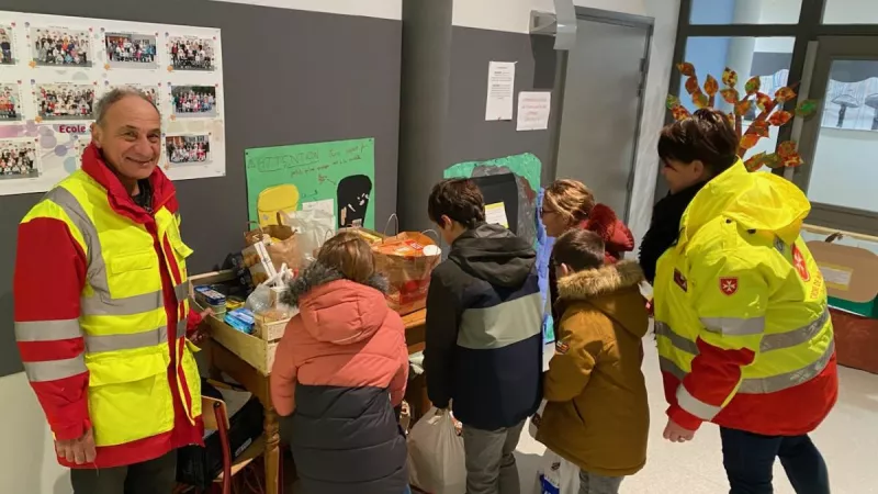 Collecte de denrées pour l'Ordre de Malte dans un établissement scolaire d'Annecy © 2022- Ordre de Malte
