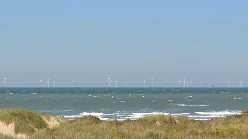 Photomontage d'éoliennes en face du dunkerquois Crédit EMD