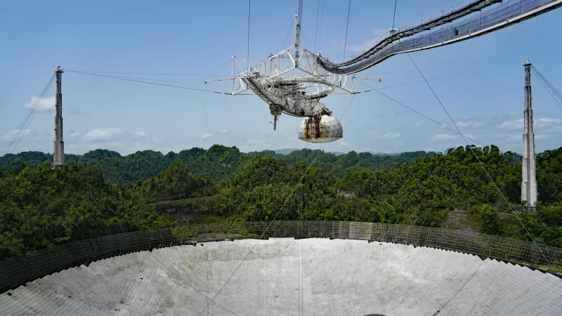 radiotélescope d’Arecibo - CC BY-SA 4.0 Mariordo (Mario Roberto Durán Ortiz) via Wikimedia Commons