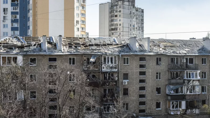 En Ukraine, des immeubles dévastés par les bombardements / Crédit : Hans Lucas / Hervé Lequeux