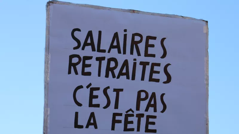 Une pancarte lors d'une manifestation contre la réforme des retraites à Nice - Photo RCF