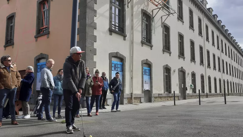 Eric Nguyen Khac, champion du monde de street golf, sur le parcours de golf urbain de Saint-Brieuc (c) RCF Côtes d'Armor