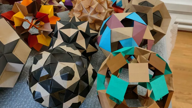  Vous pouvez actuellement découvrir l’exposition "Origami. Art et pratique". 