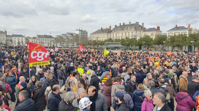 A Angers, le cortège du 7 mars a rassemblé entre 25 500 et 28 000 manifestants selon les sources. ©RCF Anjou