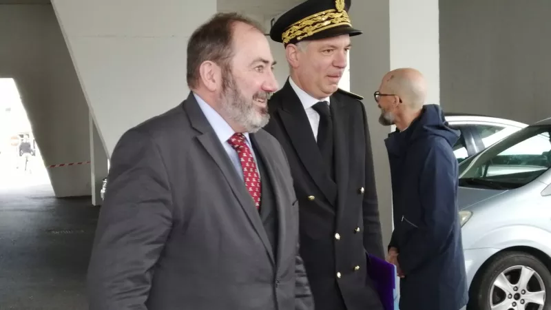 François Braun, ministre de la Santé, accompagné du préfet de l'Orne, Sébastien Jallet, lors de sa visite à l'hôpital d'Alençon. ©A.C./RCF Orne