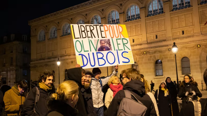 Paris, le 7 mars 2022. Rassemblement organisé par Reporters sans frontières pour demander la libération d'Olivier Dubois. ©Riccardo Milani / Hans Lucas